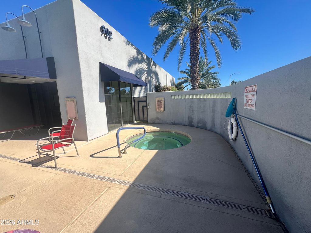 Image 38 of property listing at 902 W GLENDALE Avenue 212, Phoenix, AZ 85021