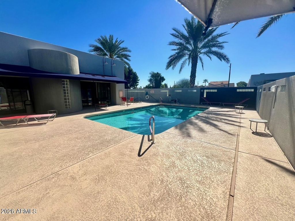 Image 39 of property listing at 902 W GLENDALE Avenue 212, Phoenix, AZ 85021