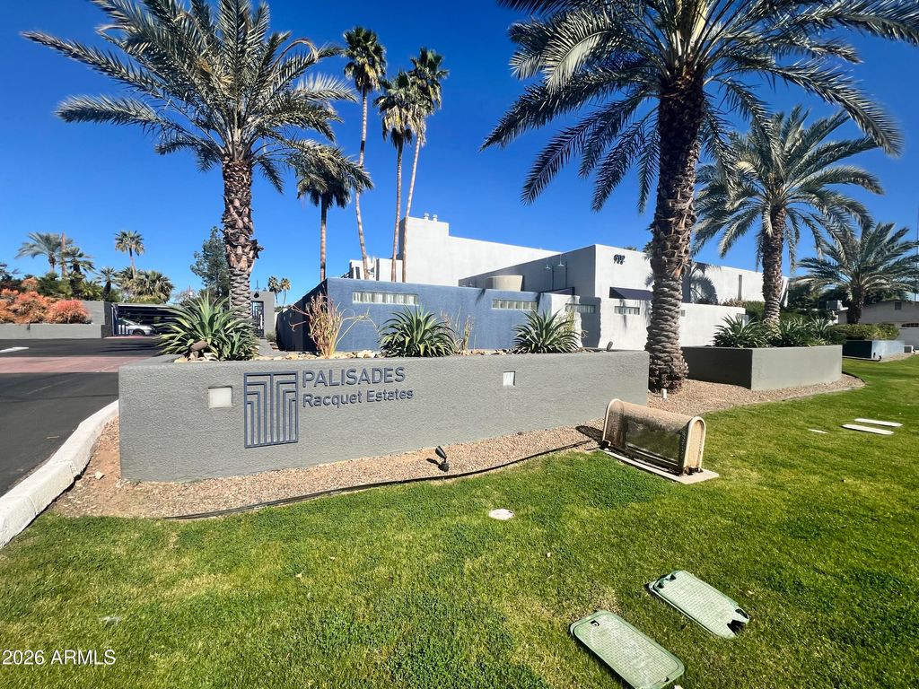 Image 41 of property listing at 902 W GLENDALE Avenue 212, Phoenix, AZ 85021