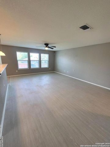 105 HINGE CHASE, Cibolo, TX 78108