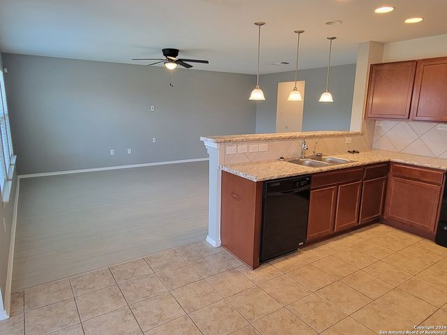 105 HINGE CHASE, Cibolo, TX 78108