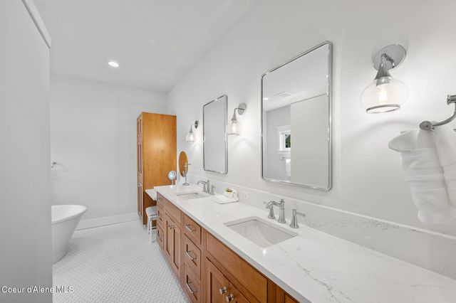 215 W Foster AVE, Coeur D'alene, ID 83814