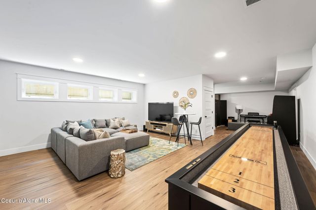 215 W Foster AVE, Coeur D'alene, ID 83814