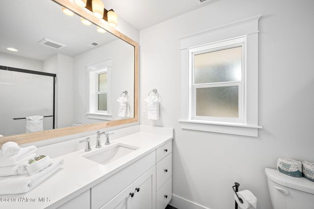 215 W Foster AVE, Coeur D'alene, ID 83814