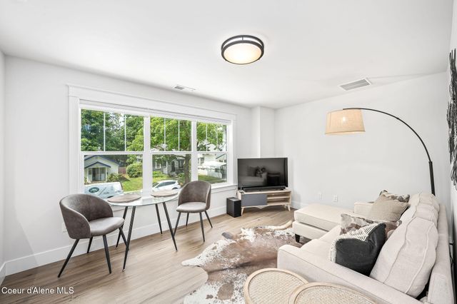 215 W Foster AVE, Coeur D'alene, ID 83814