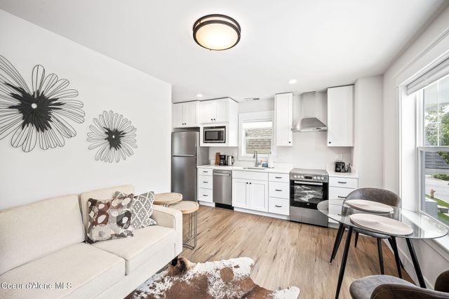 215 W Foster AVE, Coeur D'alene, ID 83814