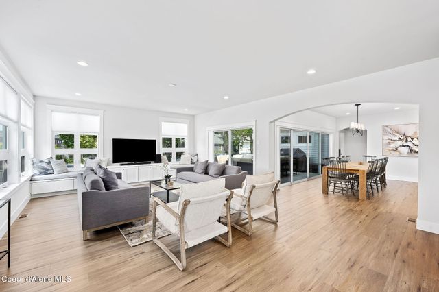 215 W Foster AVE, Coeur D'alene, ID 83814