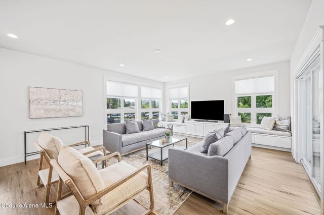 215 W Foster AVE, Coeur D'alene, ID 83814