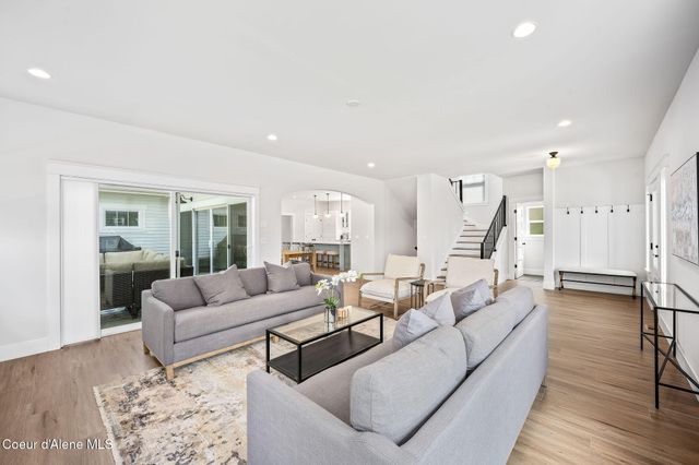 215 W Foster AVE, Coeur D'alene, ID 83814