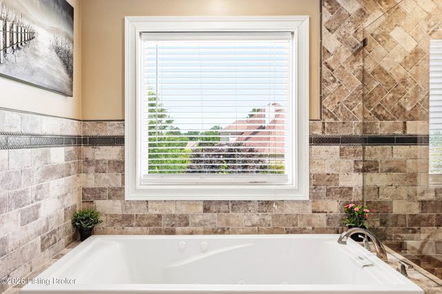6702 Northwind Way, Crestwood, KY 40014