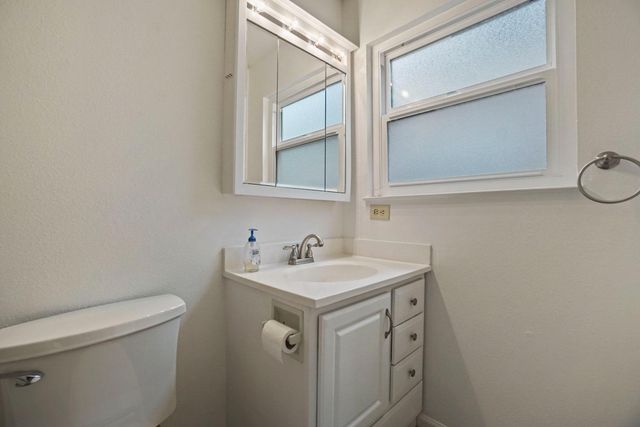 1005 Dover Dr, Lodi, CA 95242