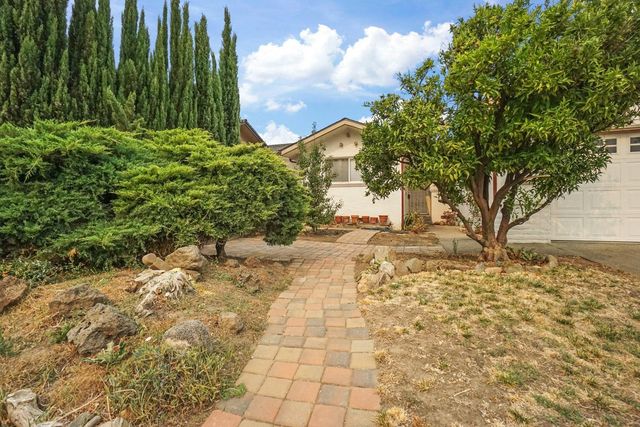 1005 Dover Dr, Lodi, CA 95242
