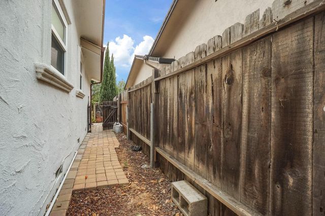 1005 Dover Dr, Lodi, CA 95242