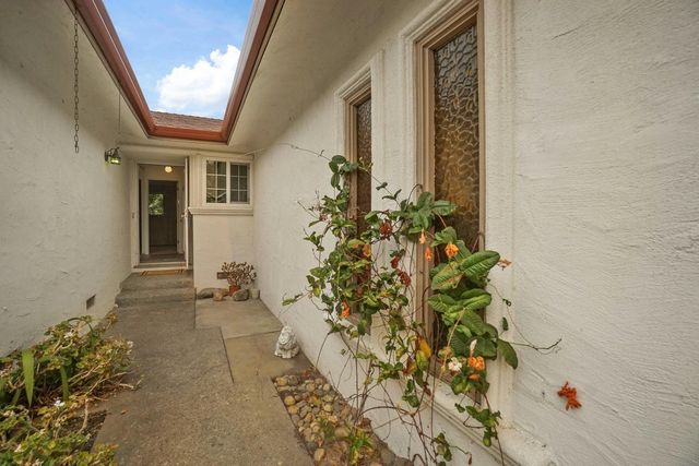 1005 Dover Dr, Lodi, CA 95242