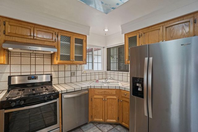 1005 Dover Dr, Lodi, CA 95242