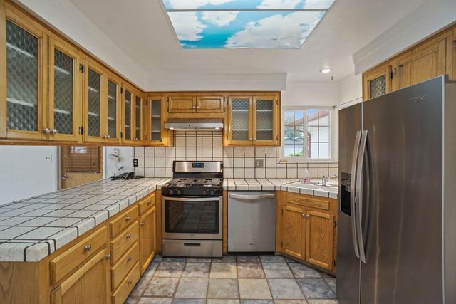 1005 Dover Dr, Lodi, CA 95242