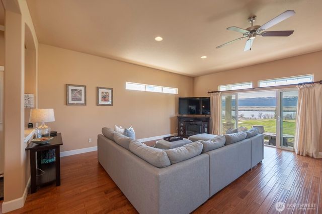 23466 Sunserra Loop NW, Quincy, WA 98848