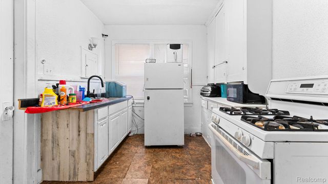 2984 Leslie Street, Detroit, MI 48238