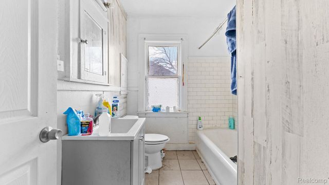 2984 Leslie Street, Detroit, MI 48238