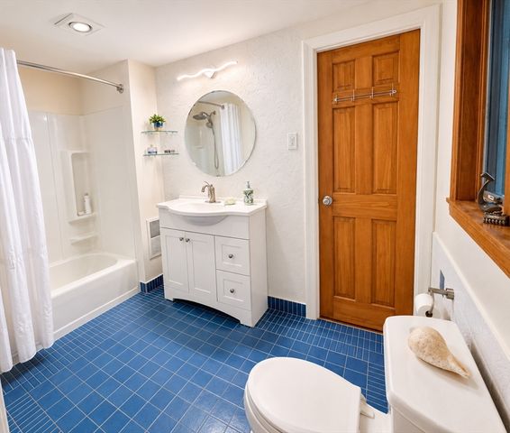64 Lakeside Dr, Groton, MA 01450