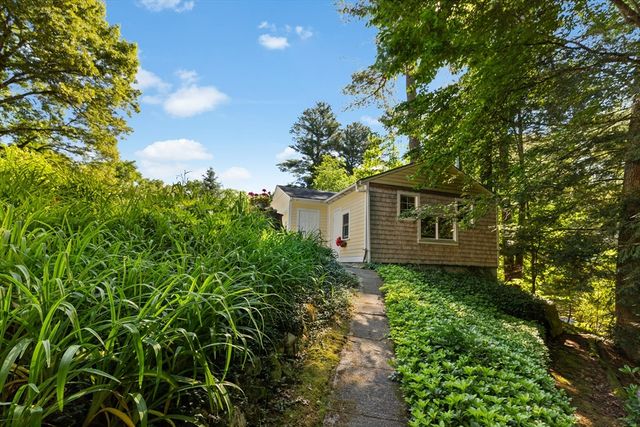 64 Lakeside Dr, Groton, MA 01450