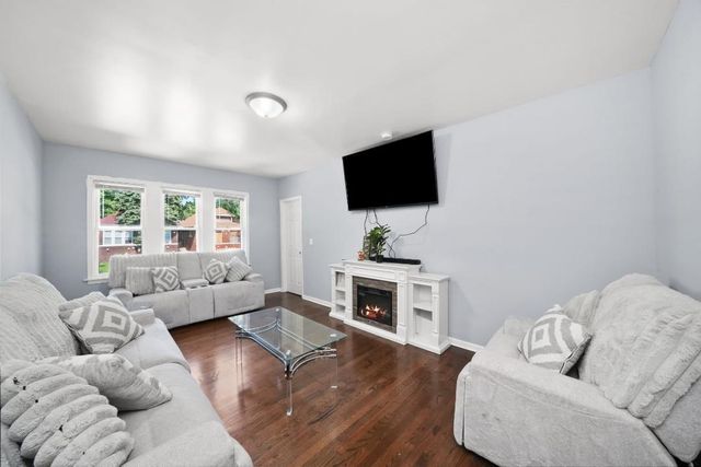 5217 S Green Street, Chicago, IL 60609
