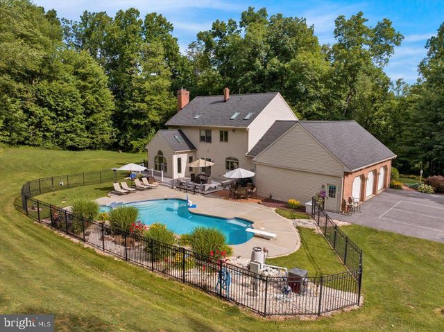 415 GREENVILLE RD, Denver, PA 17517