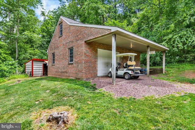415 GREENVILLE RD, Denver, PA 17517
