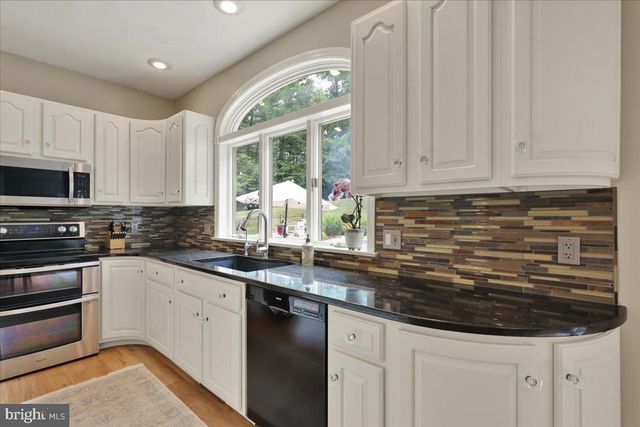 415 GREENVILLE RD, Denver, PA 17517
