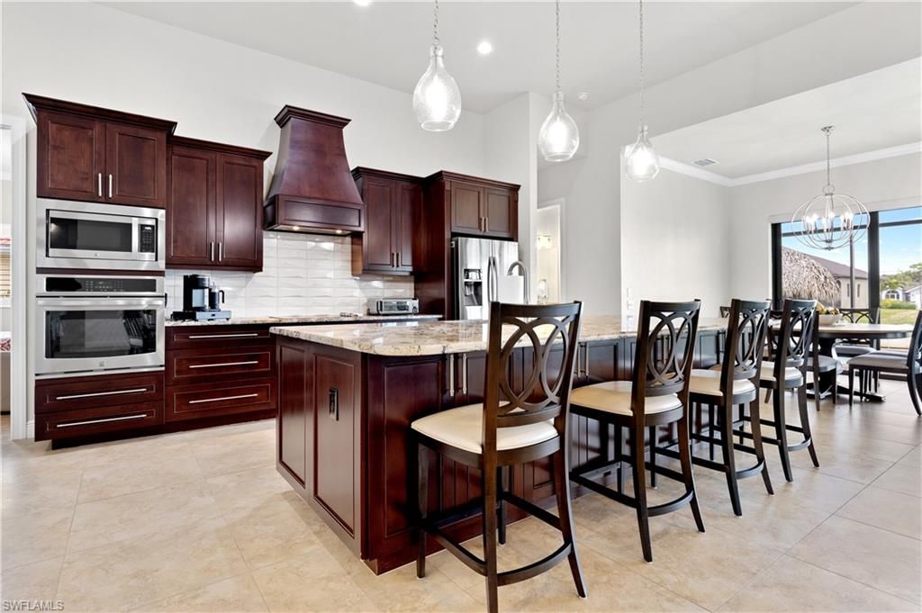 Image 11 of property listing at 1431 SW 40th TER, Cape Coral, FL 33914