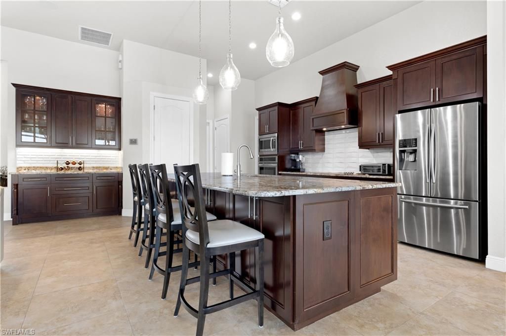 Image 12 of property listing at 1431 SW 40th TER, Cape Coral, FL 33914