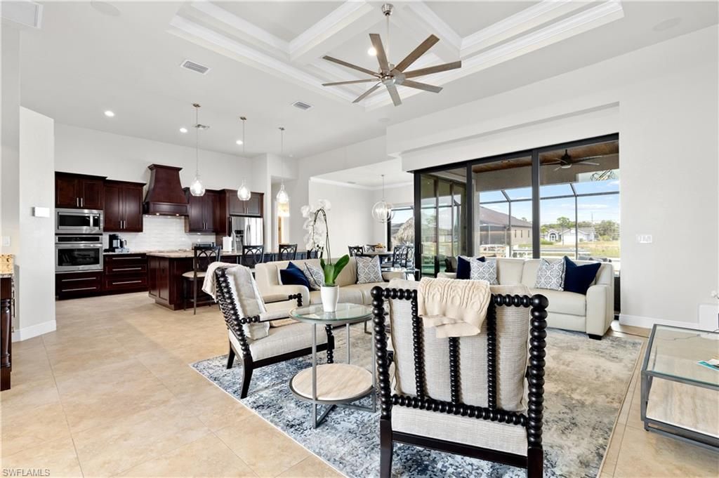 Image 4 of property listing at 1431 SW 40th TER, Cape Coral, FL 33914
