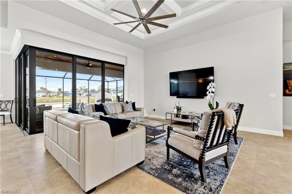 Image 7 of property listing at 1431 SW 40th TER, Cape Coral, FL 33914