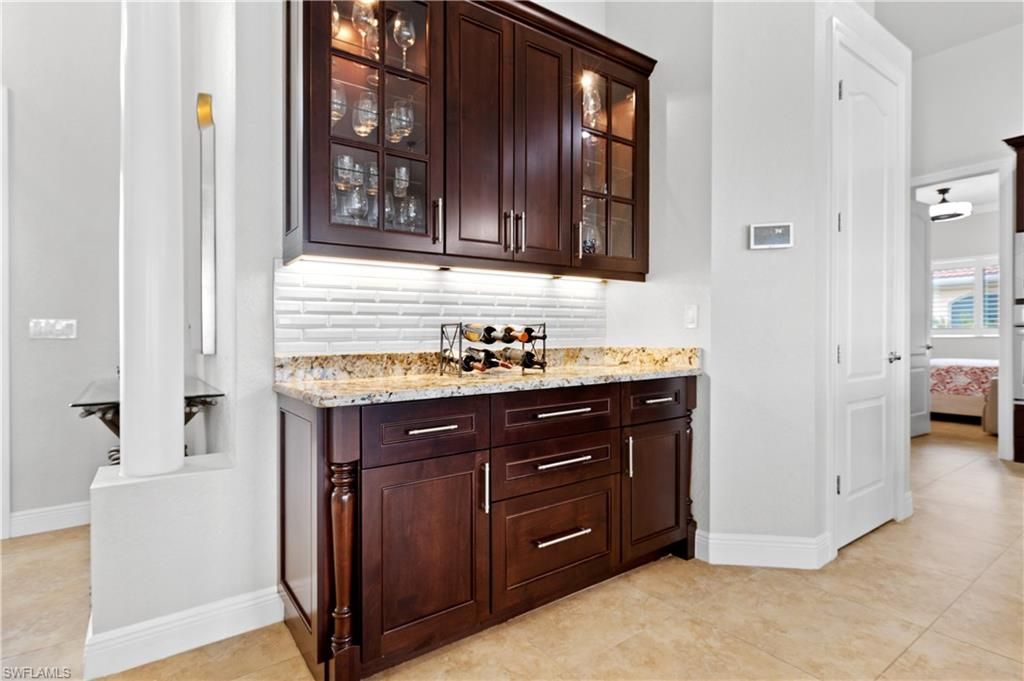 Image 9 of property listing at 1431 SW 40th TER, Cape Coral, FL 33914