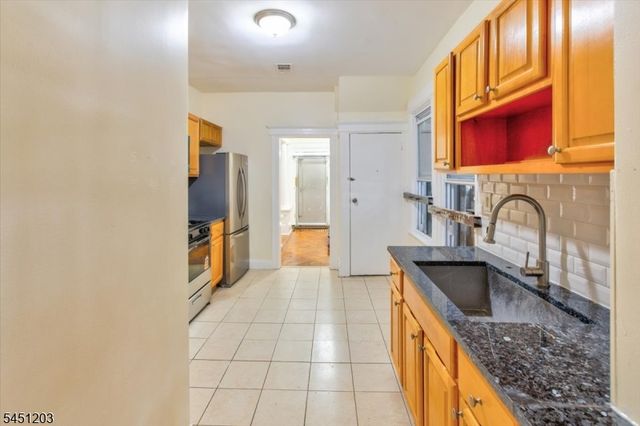 31 Voorhees St, Newark City, NJ 07108
