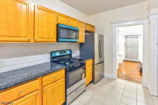 31 Voorhees St, Newark City, NJ 07108