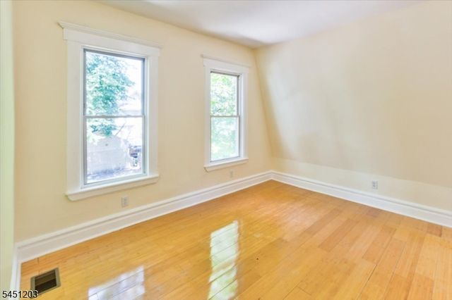 31 Voorhees St, Newark City, NJ 07108