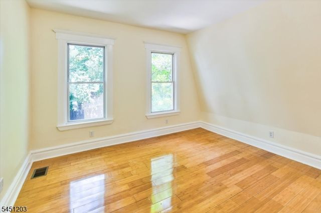 31 Voorhees St, Newark City, NJ 07108