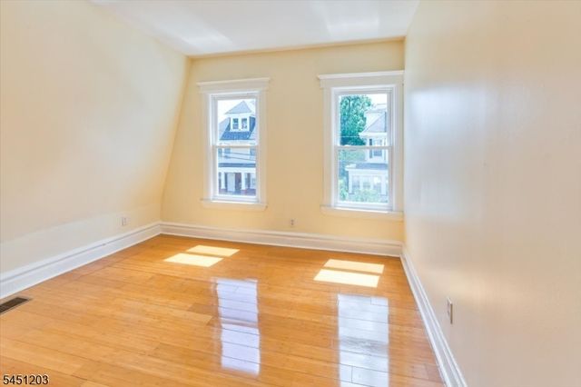 31 Voorhees St, Newark City, NJ 07108
