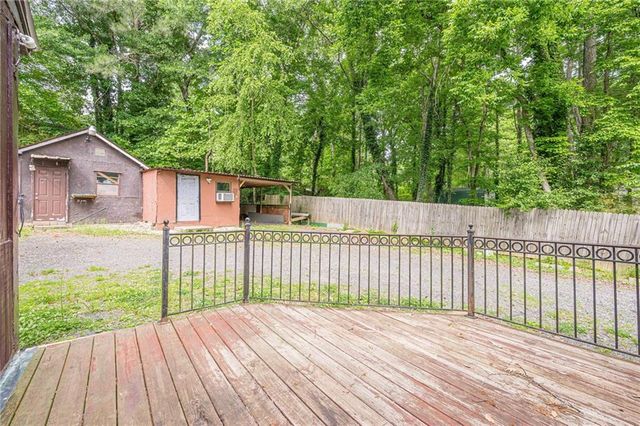 90 SE Valley Trail SE, Acworth, GA 30101