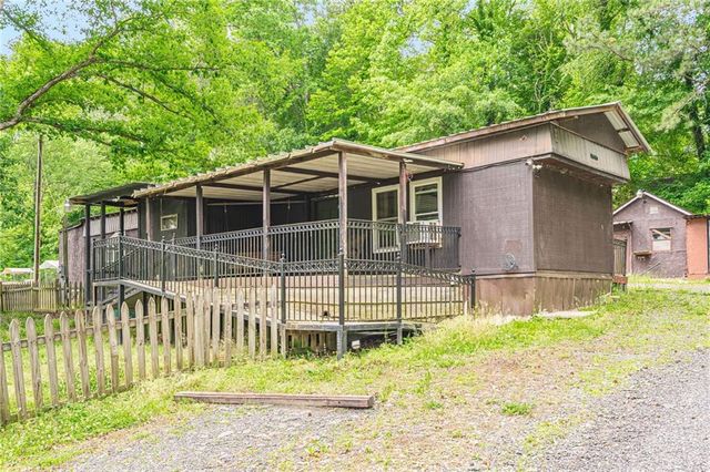 90 SE Valley Trail SE, Acworth, GA 30101