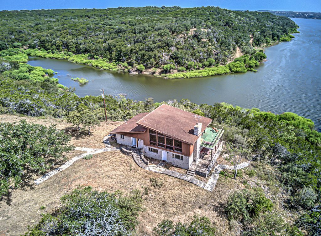 Image 1 of property listing at 920 Boultinghouse Rd, Marble Falls, TX 78654