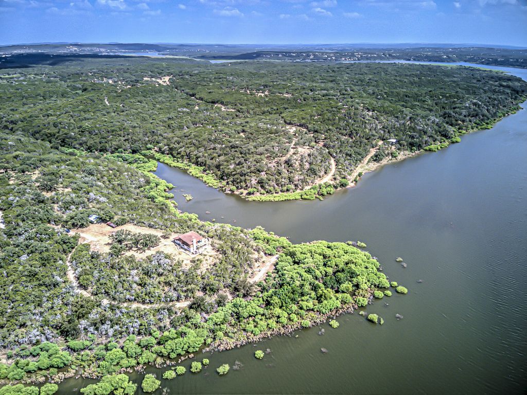 Image 11 of property listing at 920 Boultinghouse Rd, Marble Falls, TX 78654