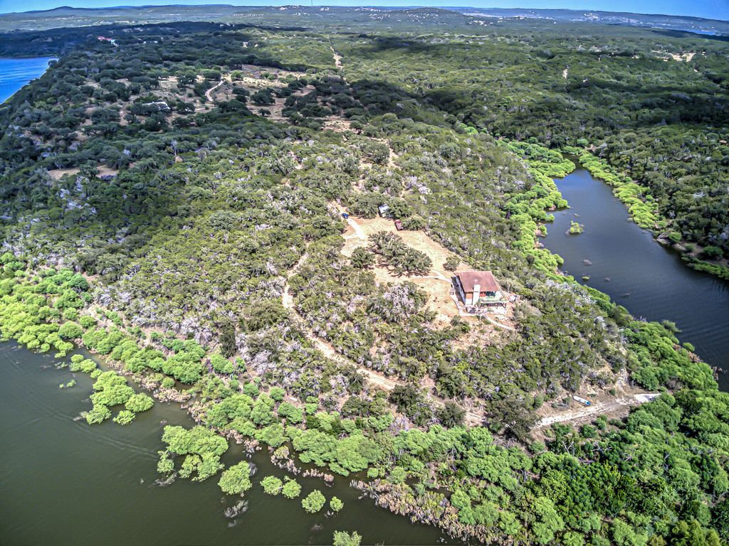 Image 12 of property listing at 920 Boultinghouse Rd, Marble Falls, TX 78654