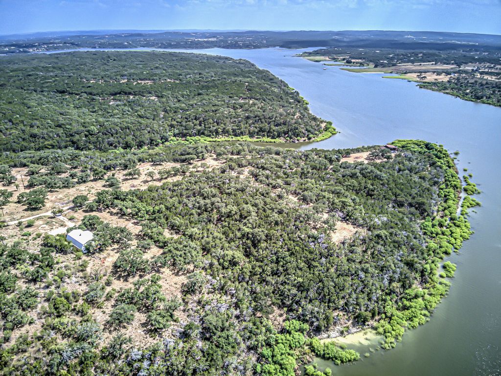 Image 14 of property listing at 920 Boultinghouse Rd, Marble Falls, TX 78654