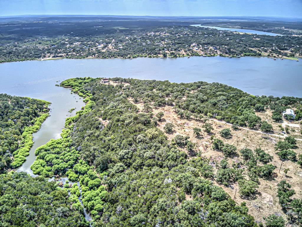 Image 16 of property listing at 920 Boultinghouse Rd, Marble Falls, TX 78654