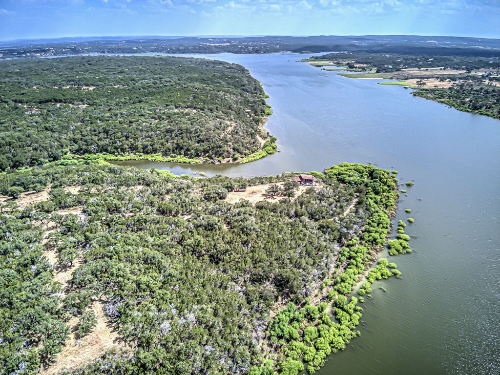 Image 17 of property listing at 920 Boultinghouse Rd, Marble Falls, TX 78654