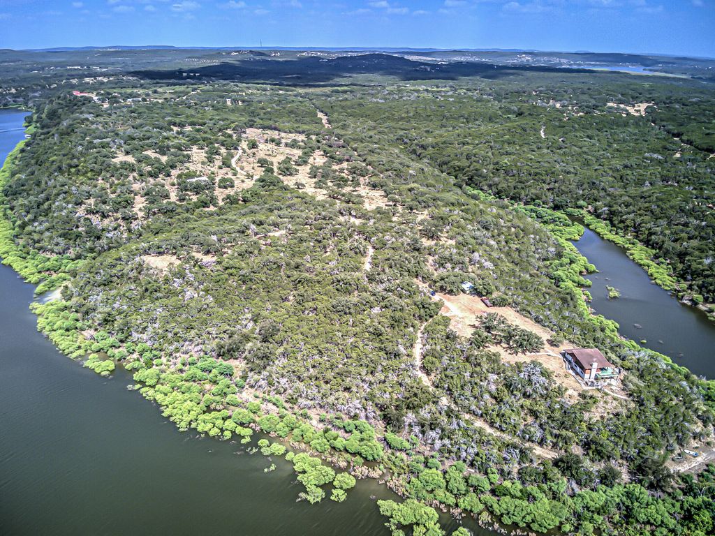 Image 18 of property listing at 920 Boultinghouse Rd, Marble Falls, TX 78654