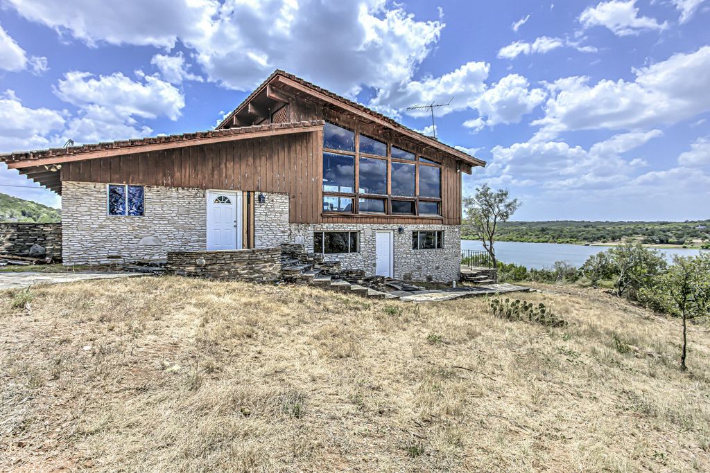 Image 21 of property listing at 920 Boultinghouse Rd, Marble Falls, TX 78654