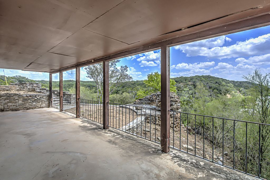 Image 22 of property listing at 920 Boultinghouse Rd, Marble Falls, TX 78654